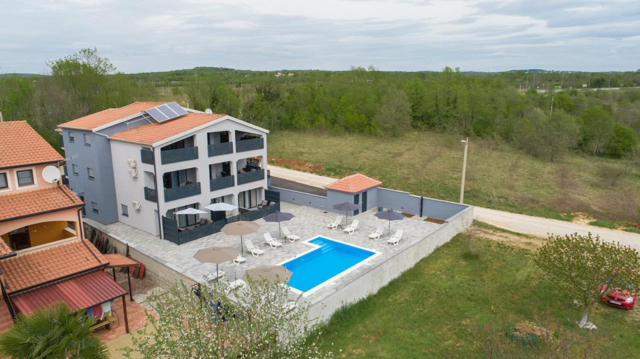Apartmani Natalija Πόρετς Εξωτερικό φωτογραφία