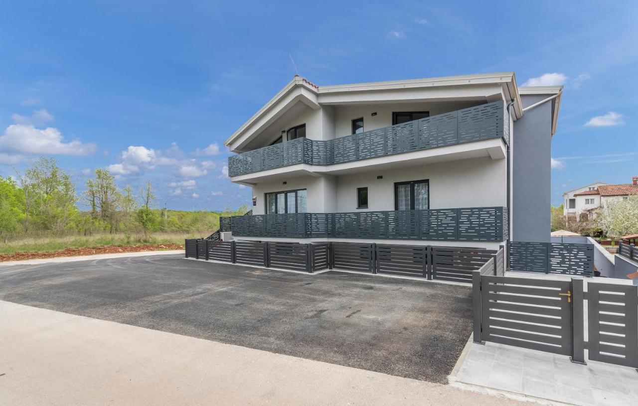Apartmani Natalija Πόρετς Εξωτερικό φωτογραφία