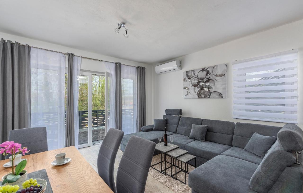 Apartmani Natalija Πόρετς Εξωτερικό φωτογραφία