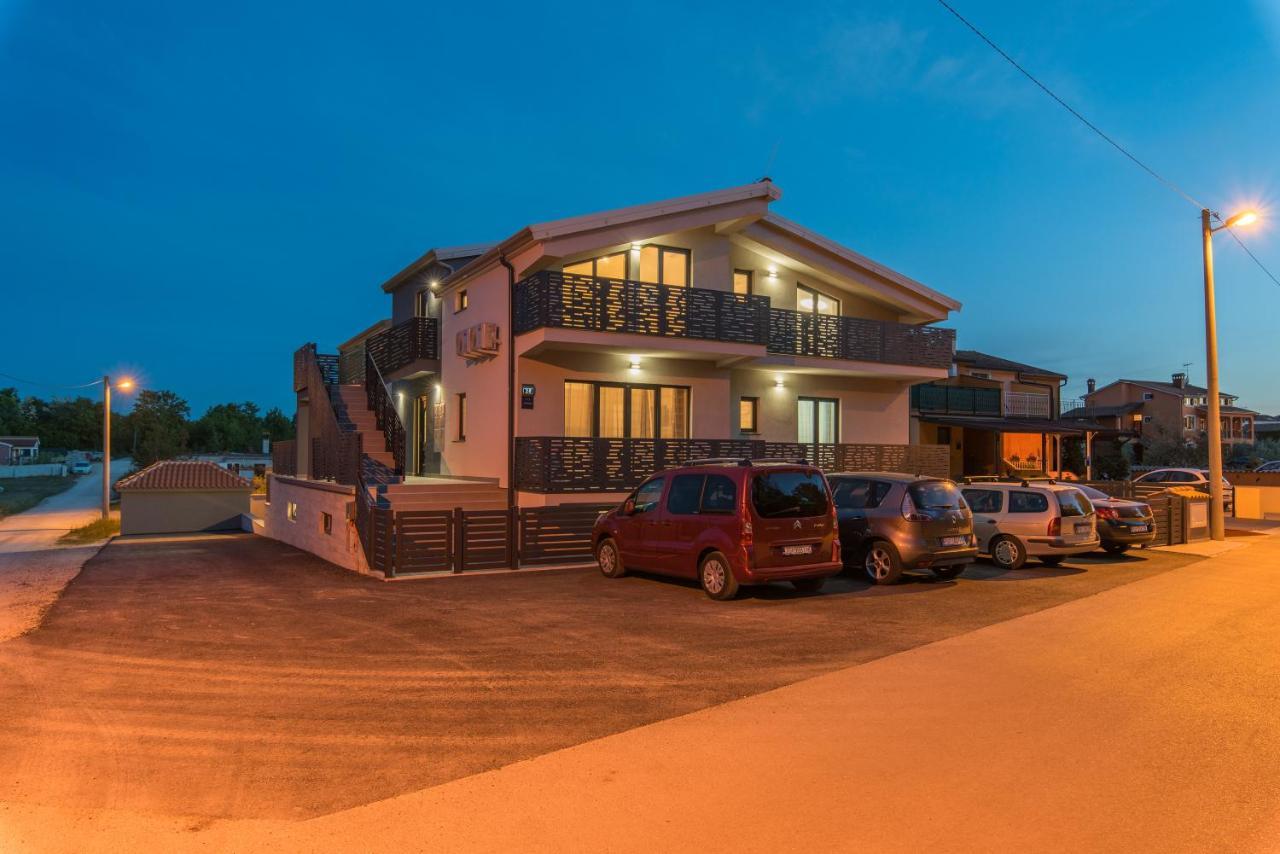 Apartmani Natalija Πόρετς Εξωτερικό φωτογραφία